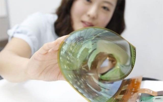The screen is so fine that it can be rolled up into a cylinder with a diameter of just 3 centimetres